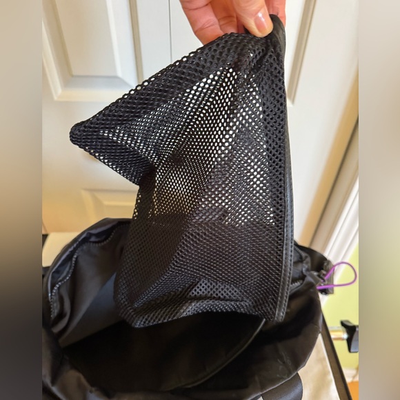 BEBE BECCA Black Nylon Gym/Travel Bag NWT $109 - Picture 7 of 8